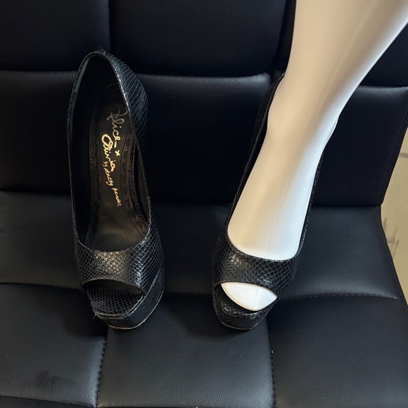 Alice + Olivia Black Peep Toe Heels - Picture 5 of 5
